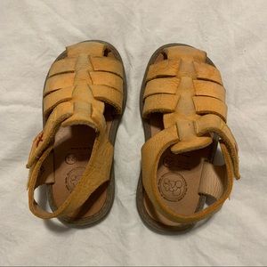 Pololo sandals